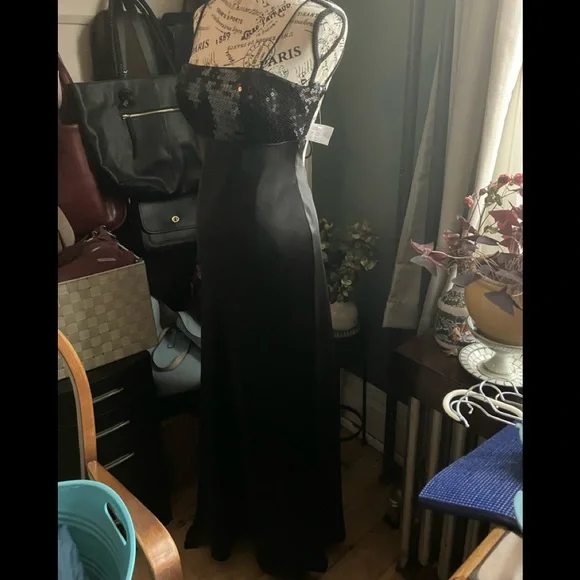 Sale 🌟New David Bridal Sequence Dress - Picture 12 of 12